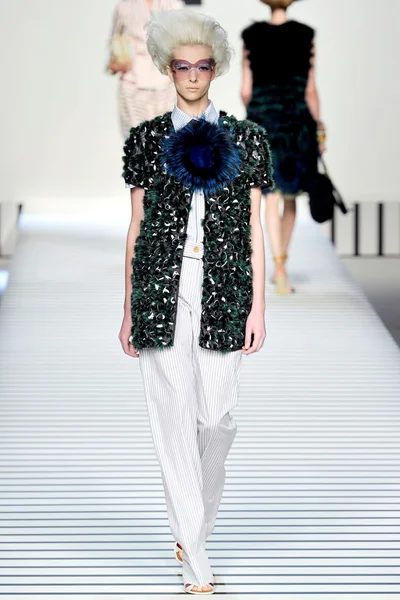 Look 19